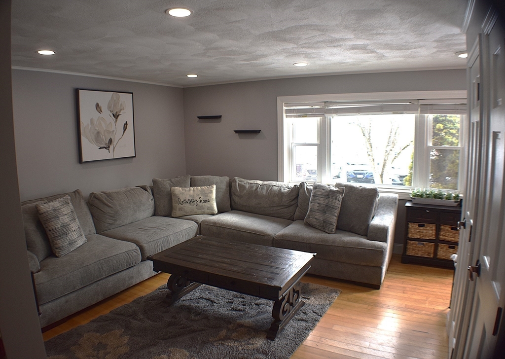 152 E Bacon St D2