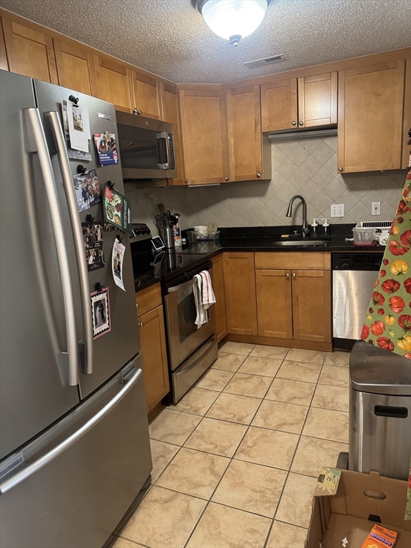 Click for 2456 Massachusetts Ave #304, Cambridge, MA slideshow