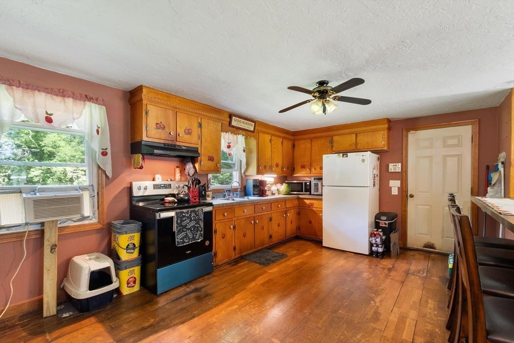 58 Mcintyre Rd, Oxford, MA, 58 Mcintyre Rd, Oxford, MA Photo #3