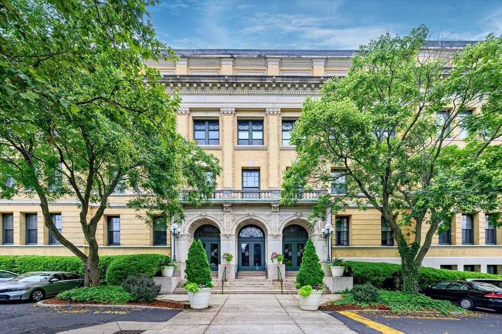 Photo of 235 State Street, Springfield, MA
