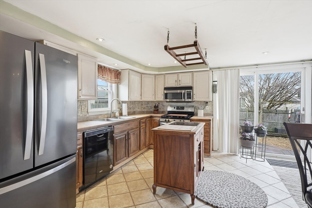 9 Saunders Road, Lynn, MA, 9 Saunders Road, Lynn, MA Photo #7