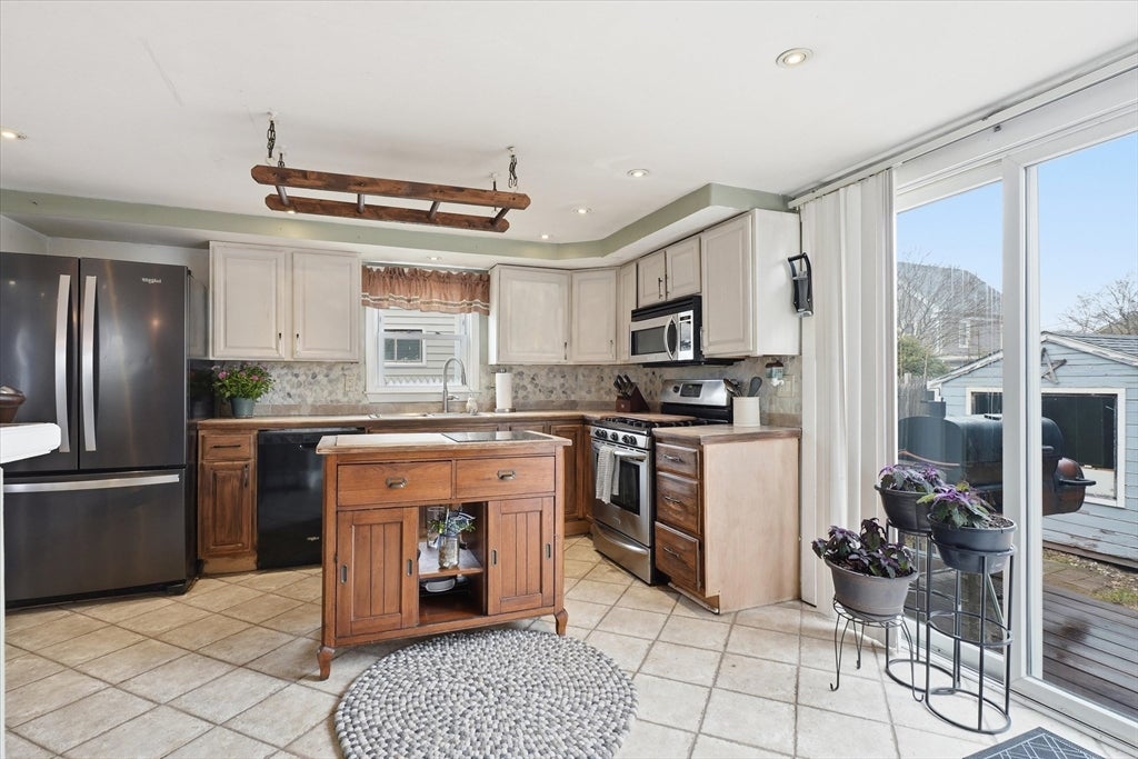 9 Saunders Road, Lynn, MA, 9 Saunders Road, Lynn, MA Photo #10