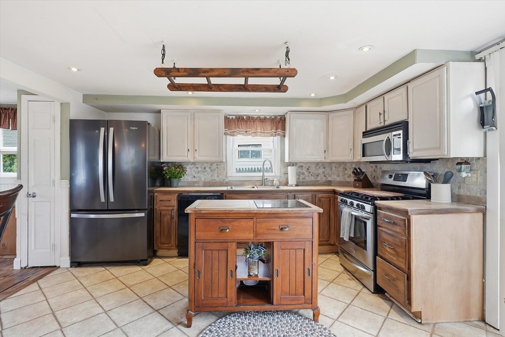 9 Saunders Road, Lynn, MA, 9 Saunders Road, Lynn, MA Photo #11