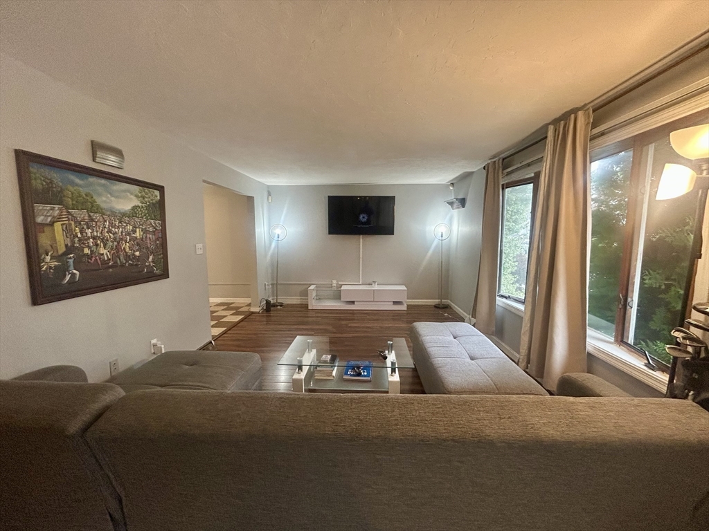 44 Reservoir St 54