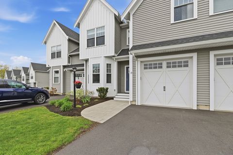Photo of 13 Paddock Ln #13, Woburn, MA 01801 (MLS # 73519670)