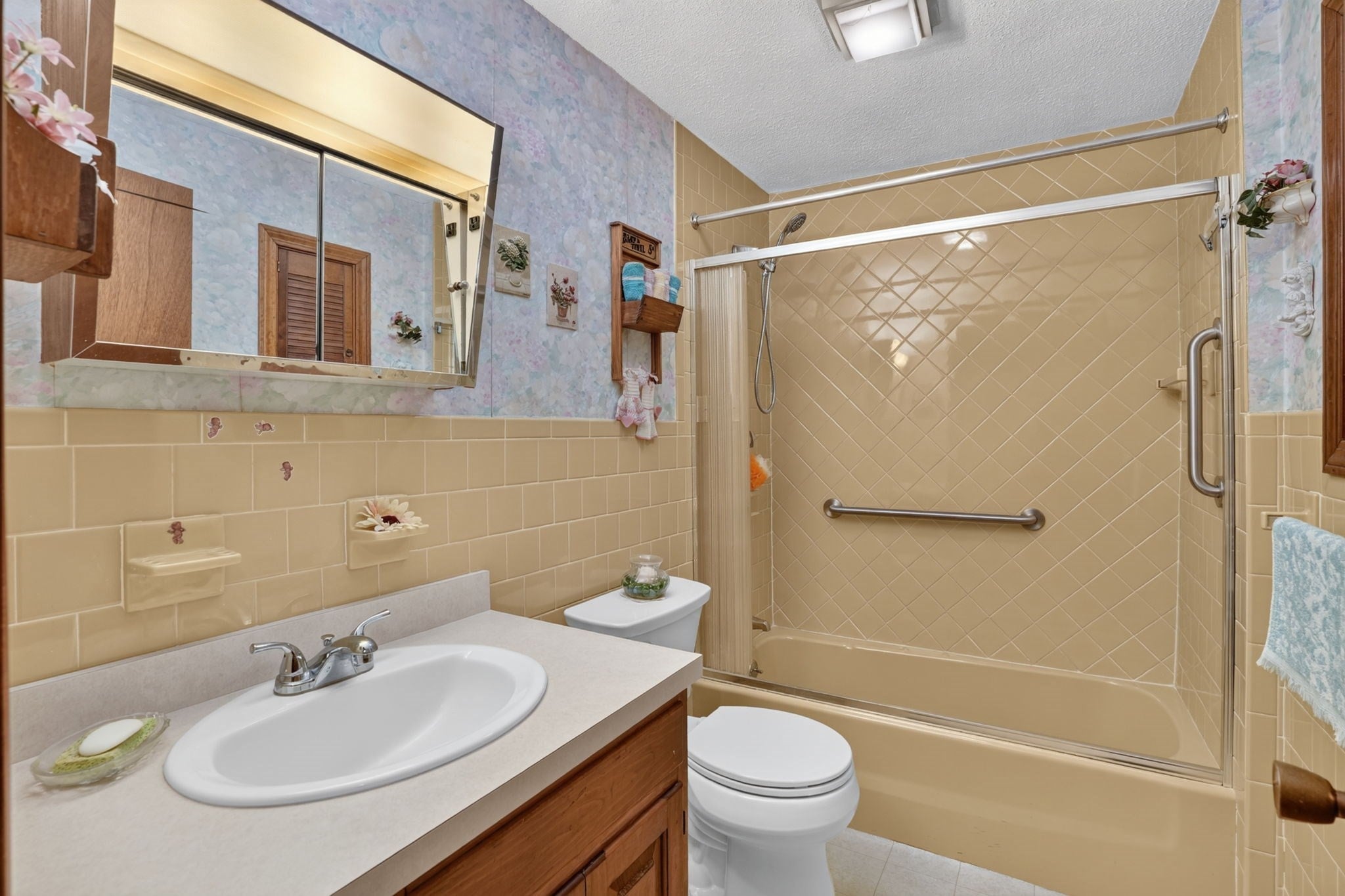 1025 Cherokee St, New Bedford, MA, 1025 Cherokee St, New Bedford, MA Photo #21