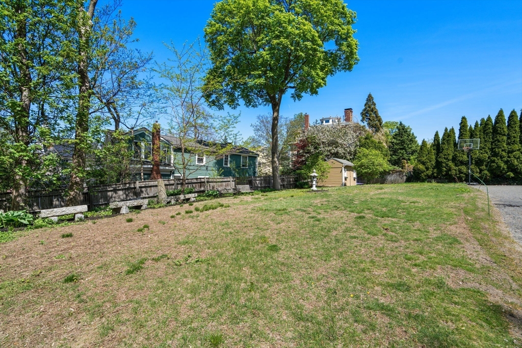 12-14 Harris Ave