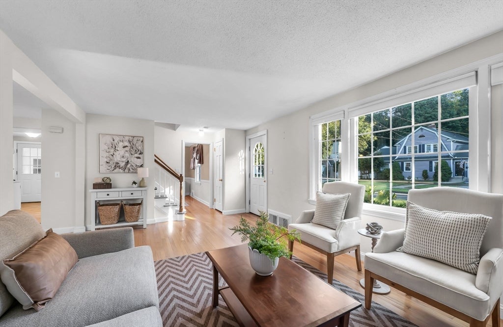37 Nevins Avenue, Longmeadow, MA Photo #5