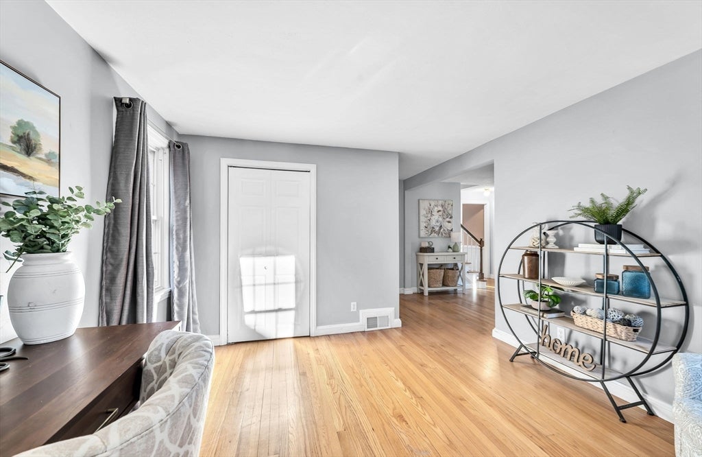 37 Nevins Avenue, Longmeadow, MA Photo #8