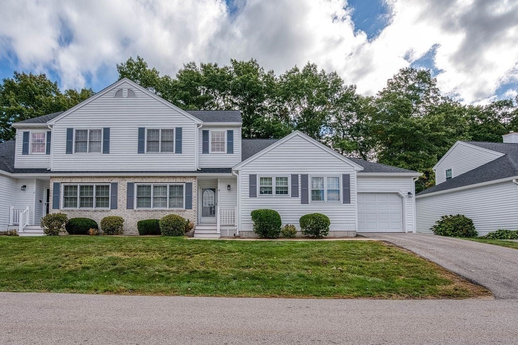 Photo of 10 Crab Apple Lane, Franklin, MA