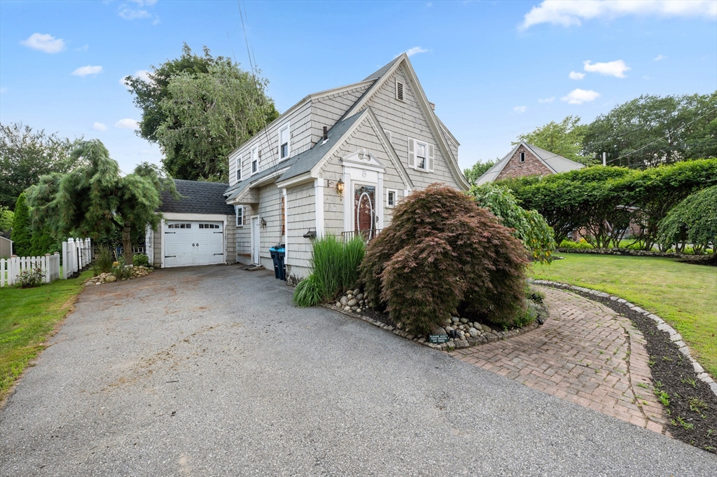 8 Saint James Rd