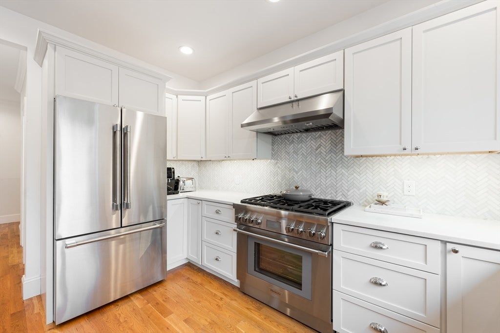 30 Farrow St, Winchester, MA Photo #8