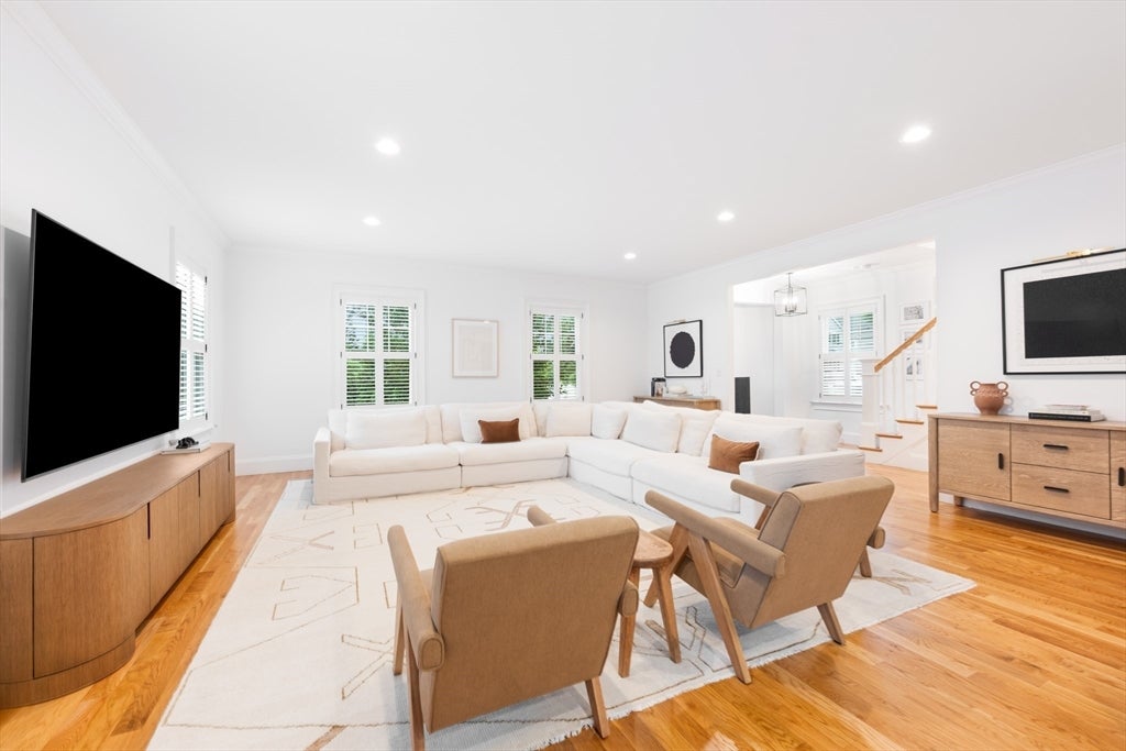 Photo of 30 Farrow St, Winchester, MA