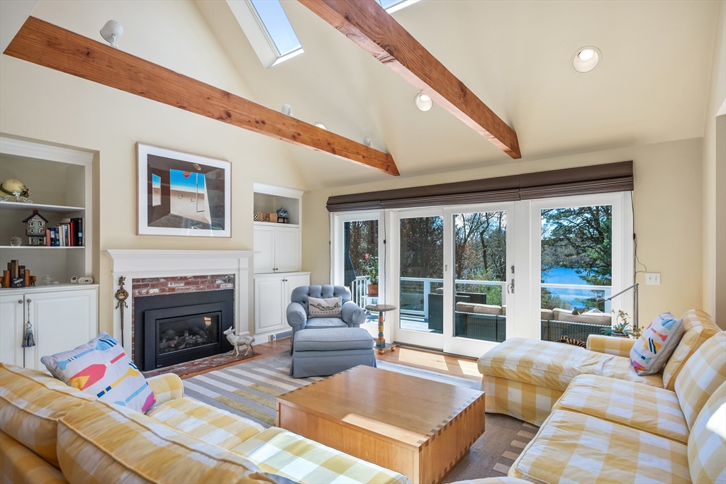 10 Lake Farm Lane
