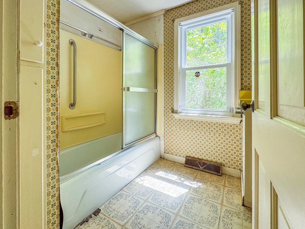 Barnstable, Massachusetts 02648, United States, 2 Bedrooms Bedrooms, ,1 BathroomBathrooms,Residential,Pending,127857