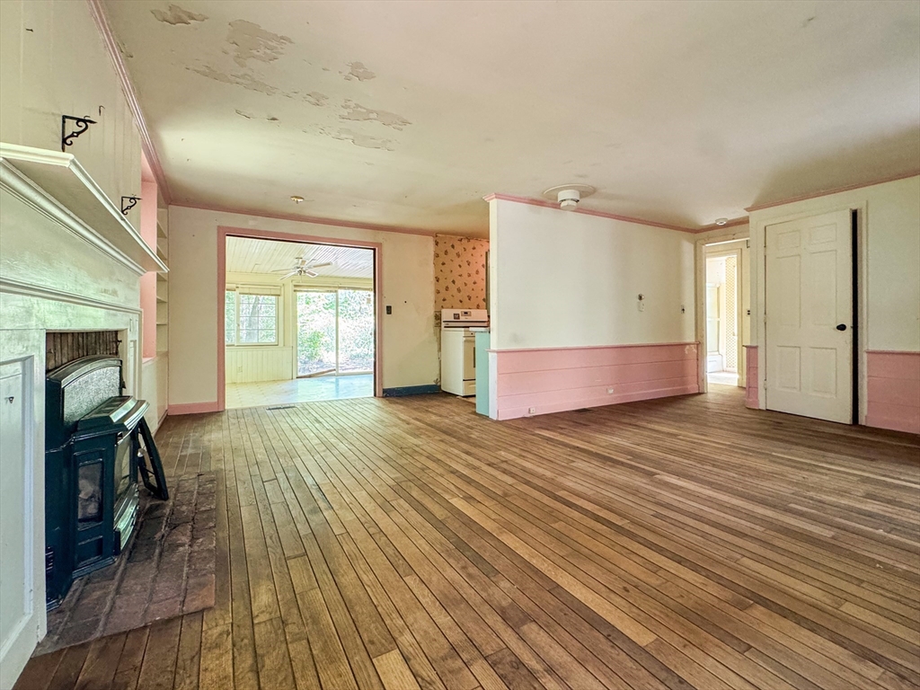 Barnstable, Massachusetts 02648, United States, 2 Bedrooms Bedrooms, ,1 BathroomBathrooms,Residential,Pending,127857