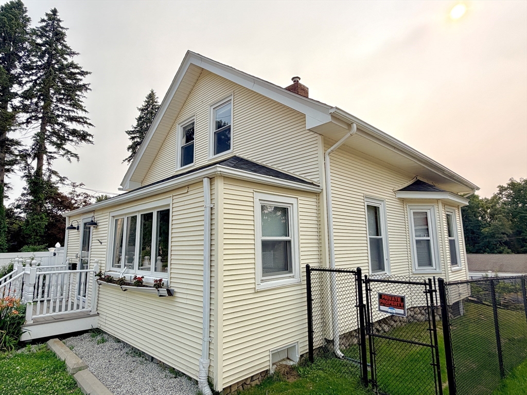 22 Pelican Ave, Worcester, MA, 22 Pelican Ave, Worcester, MA Photo #8