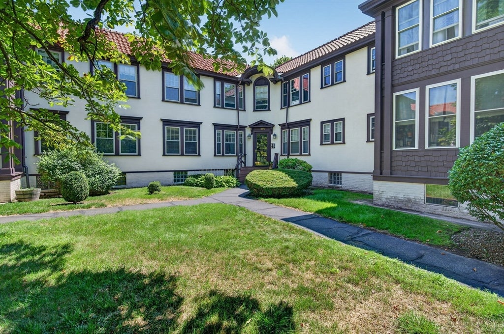 Photo of 100-1/2 Main St, Andover, MA