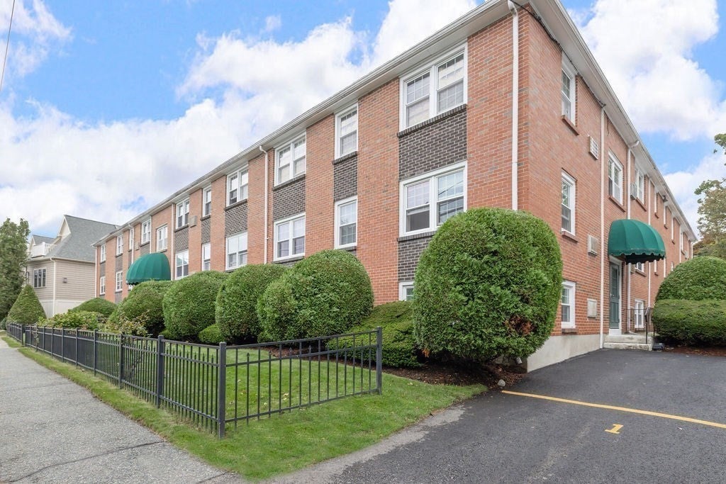 210 Hillside Ave 32