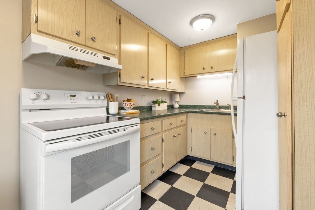 210 Hillside Ave #32, Needham, MA, 210 Hillside Ave #32, Needham, MA Photo #7