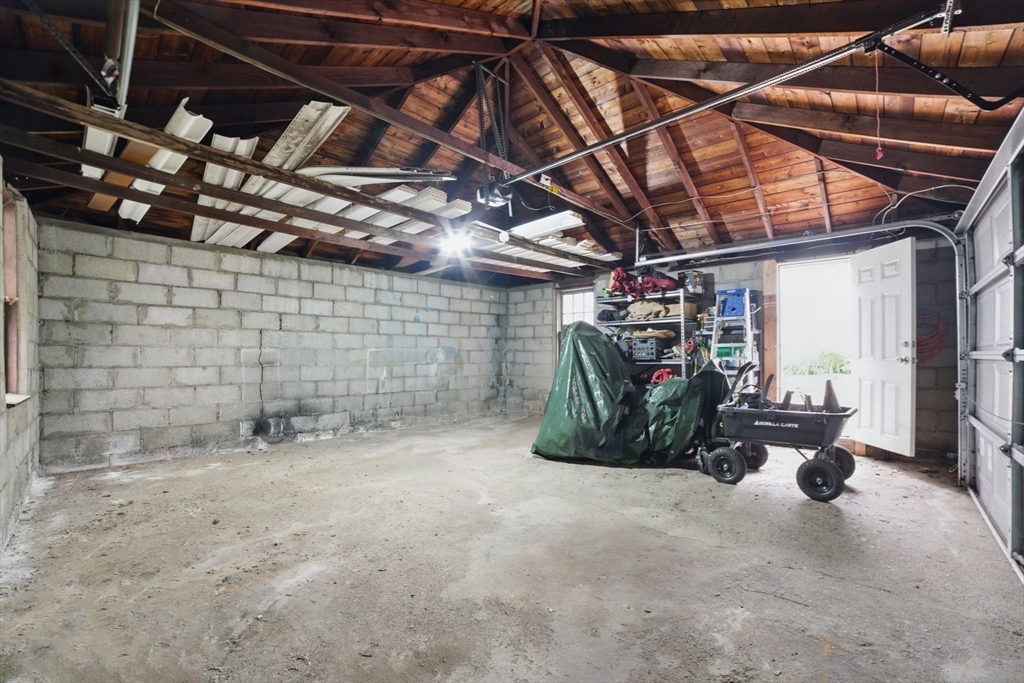 Quincy, Massachusetts 02171, United States, 4 Bedrooms Bedrooms, ,2 BathroomsBathrooms,Residential,Active,140385