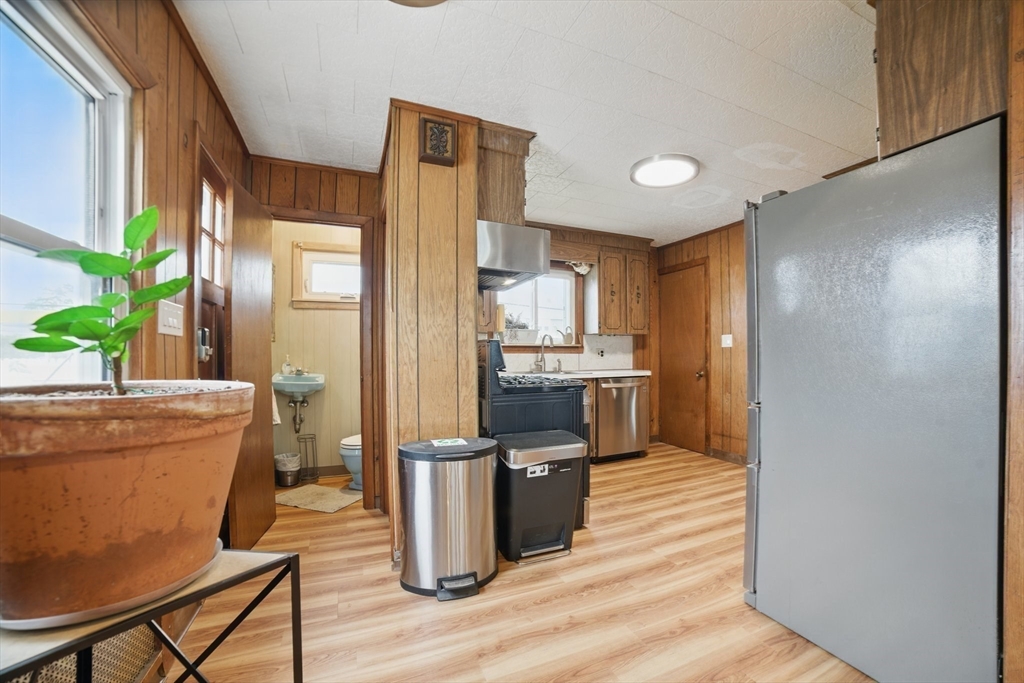 Quincy, Massachusetts 02171, United States, 4 Bedrooms Bedrooms, ,2 BathroomsBathrooms,Residential,Active,140385