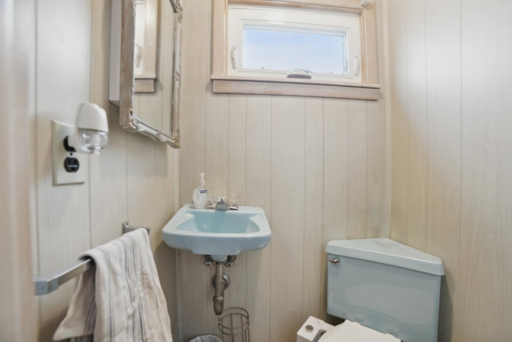 Quincy, Massachusetts 02171, United States, 4 Bedrooms Bedrooms, ,2 BathroomsBathrooms,Residential,Active,140385