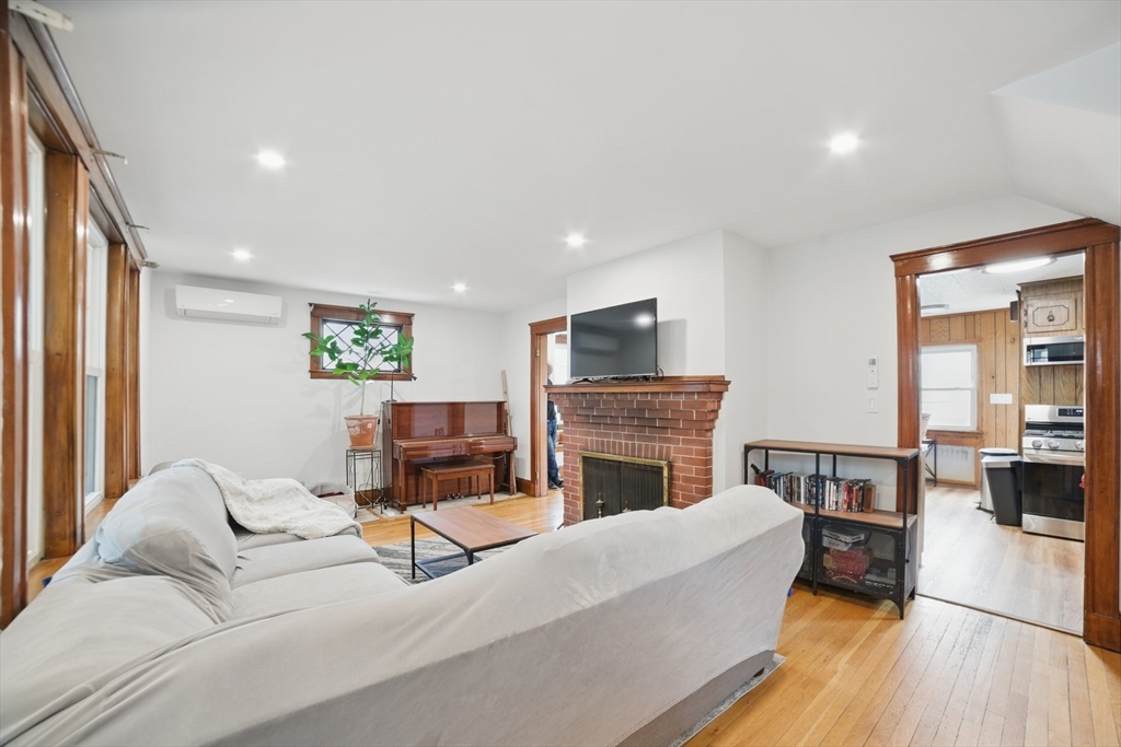 Quincy, Massachusetts 02171, United States, 4 Bedrooms Bedrooms, ,2 BathroomsBathrooms,Residential,Active,140385