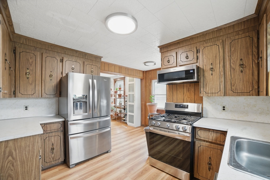 Quincy, Massachusetts 02171, United States, 4 Bedrooms Bedrooms, ,2 BathroomsBathrooms,Residential,Active,140385