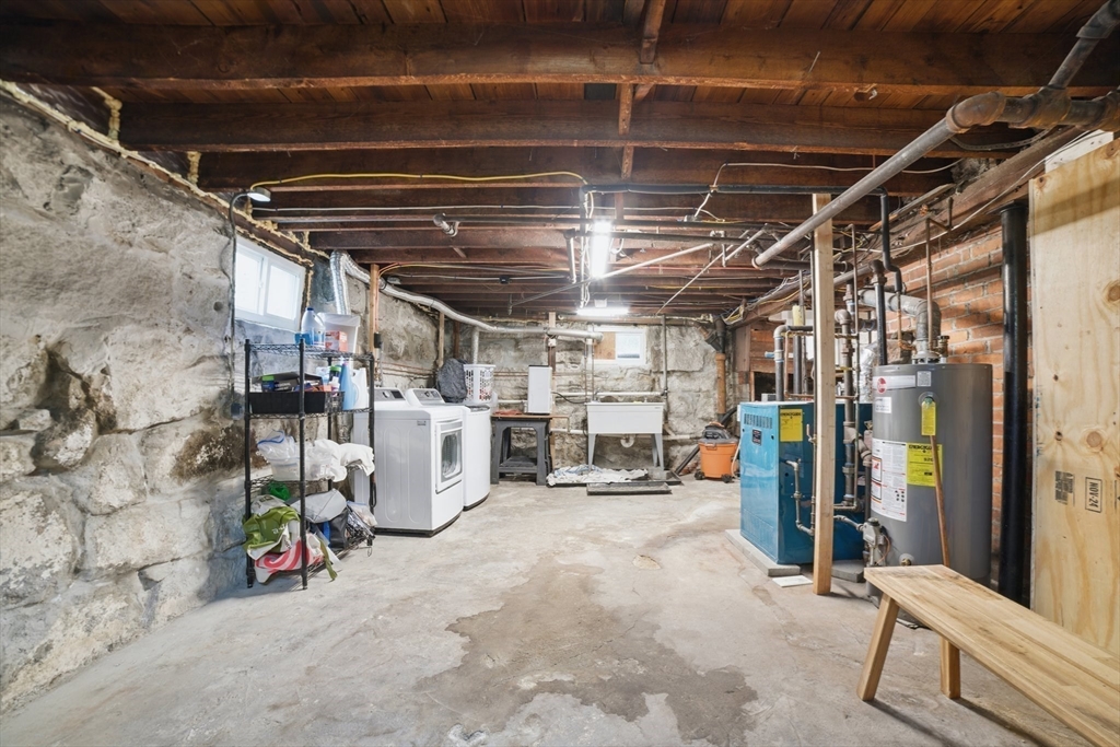 Quincy, Massachusetts 02171, United States, 4 Bedrooms Bedrooms, ,2 BathroomsBathrooms,Residential,Active,140385