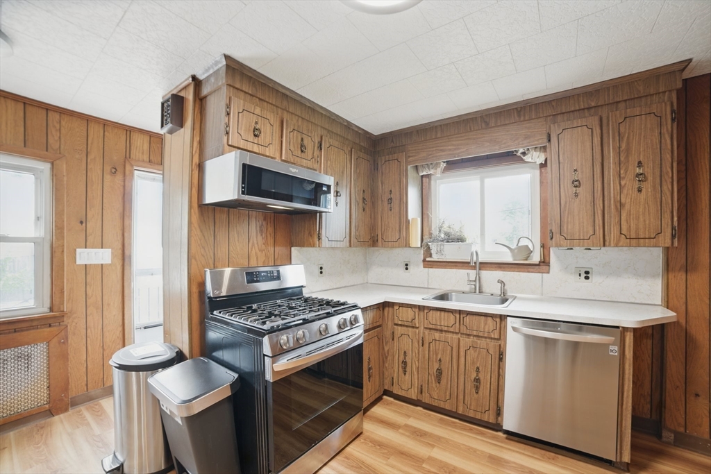 Quincy, Massachusetts 02171, United States, 4 Bedrooms Bedrooms, ,2 BathroomsBathrooms,Residential,Active,140385