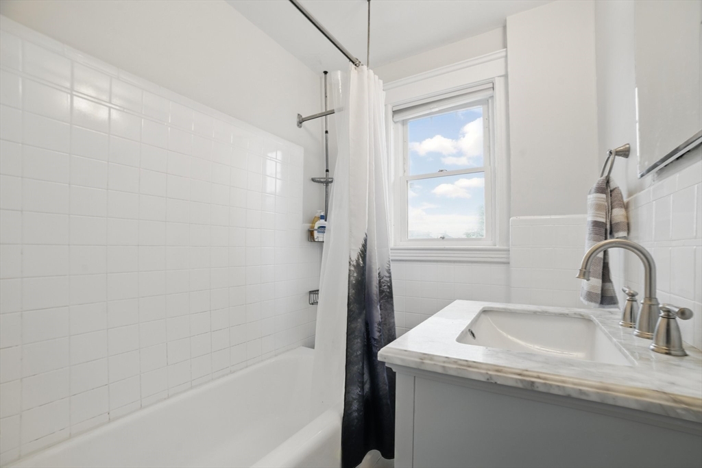 Quincy, Massachusetts 02171, United States, 4 Bedrooms Bedrooms, ,2 BathroomsBathrooms,Residential,Active,140385