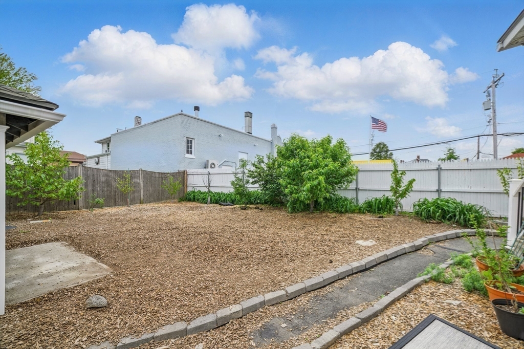 Quincy, Massachusetts 02171, United States, 4 Bedrooms Bedrooms, ,2 BathroomsBathrooms,Residential,Active,140385