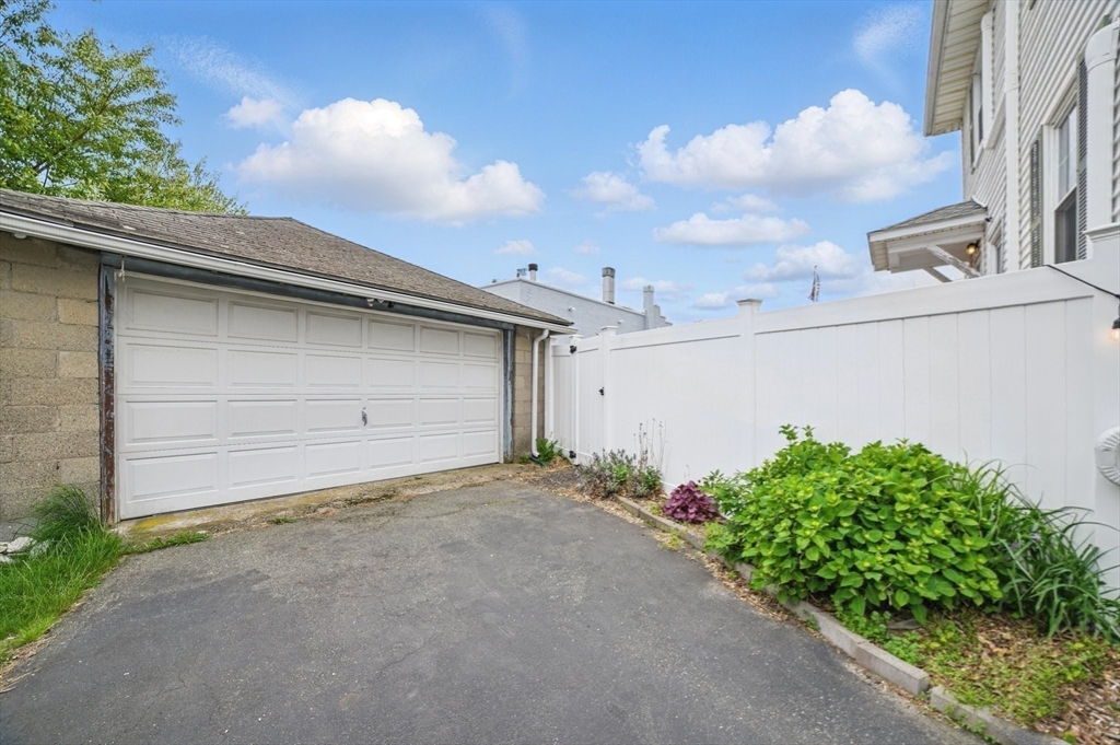 Quincy, Massachusetts 02171, United States, 4 Bedrooms Bedrooms, ,2 BathroomsBathrooms,Residential,Active,140385