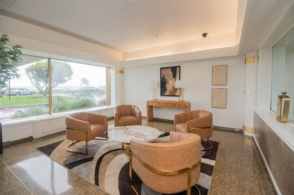 300 Lynn Shore Dr 903