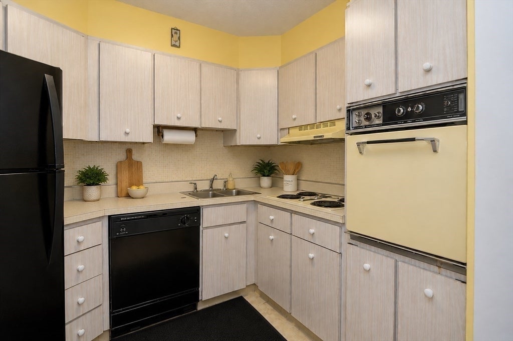 300 Lynn Shore Dr #903, Lynn, MA, 300 Lynn Shore Dr #903, Lynn, MA Photo #12