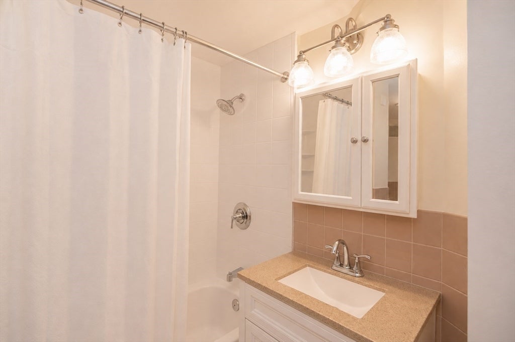300 Lynn Shore Dr #903, Lynn, MA, 300 Lynn Shore Dr #903, Lynn, MA Photo #14