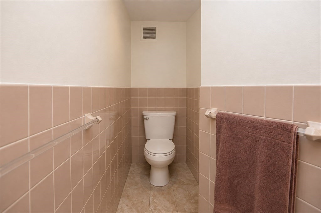 300 Lynn Shore Dr #903, Lynn, MA, 300 Lynn Shore Dr #903, Lynn, MA Photo #16
