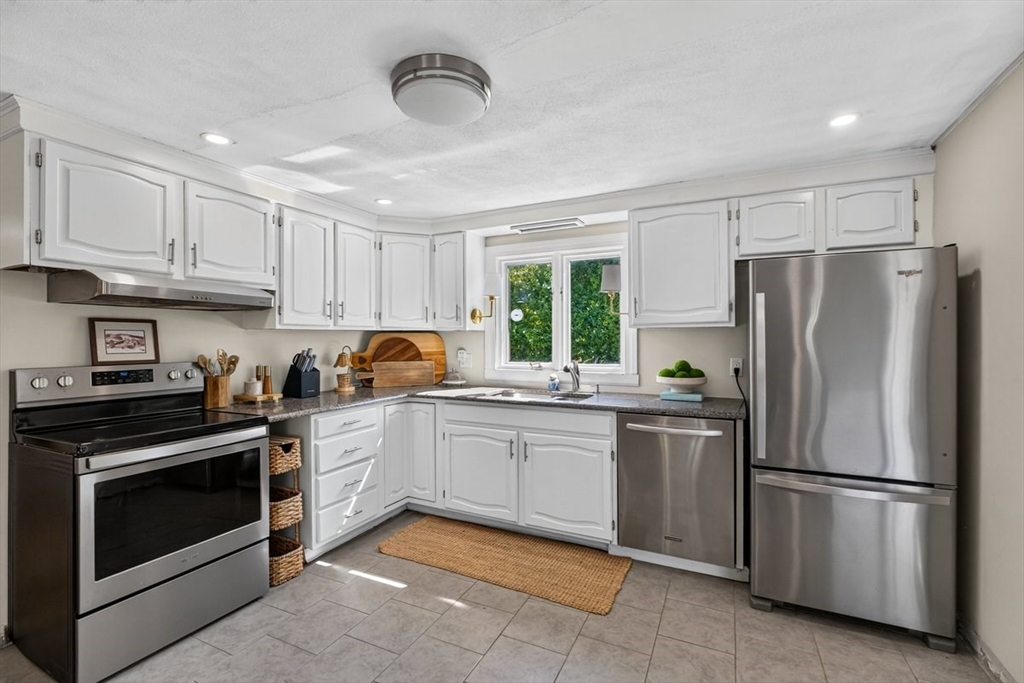 20 Westernview Cir, East Longmeadow, MA Photo #22