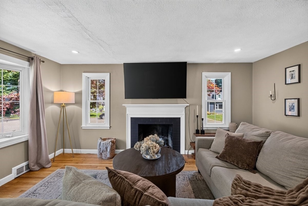 20 Westernview Cir, East Longmeadow, MA Photo #8