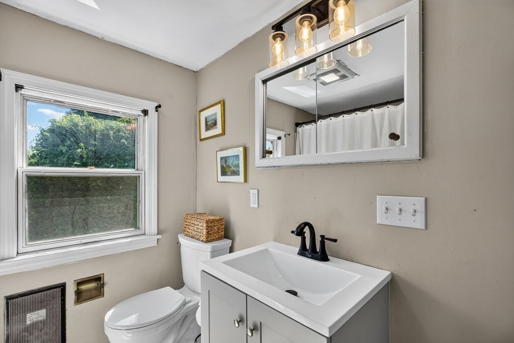 20 Westernview Cir, East Longmeadow, MA Photo #25