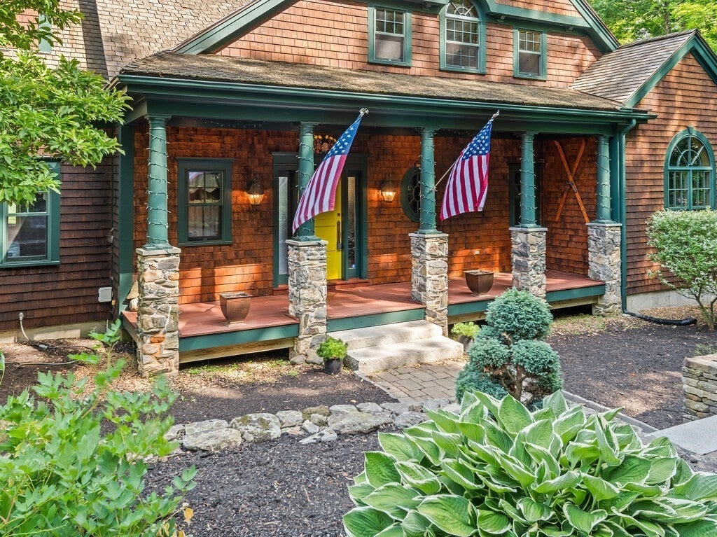 150 Mountain Rd