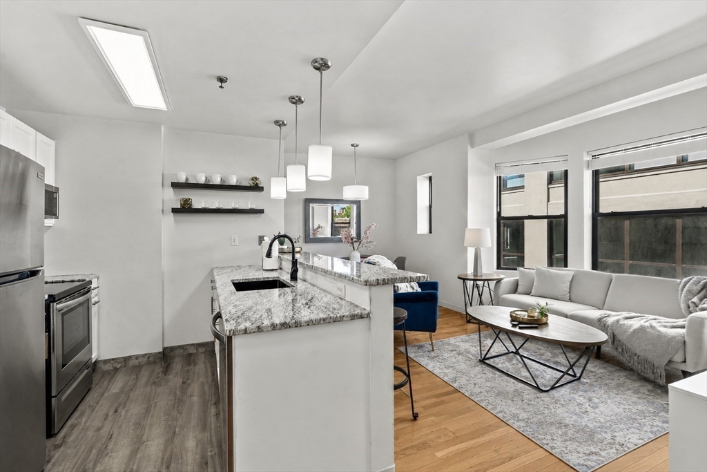 636 Beacon 502