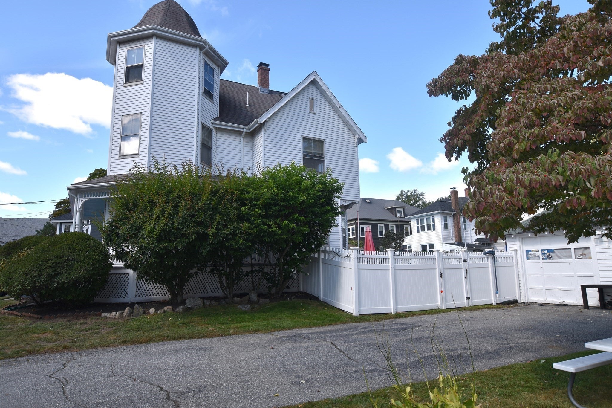 10 Holly St, Watertown, MA Photo #2