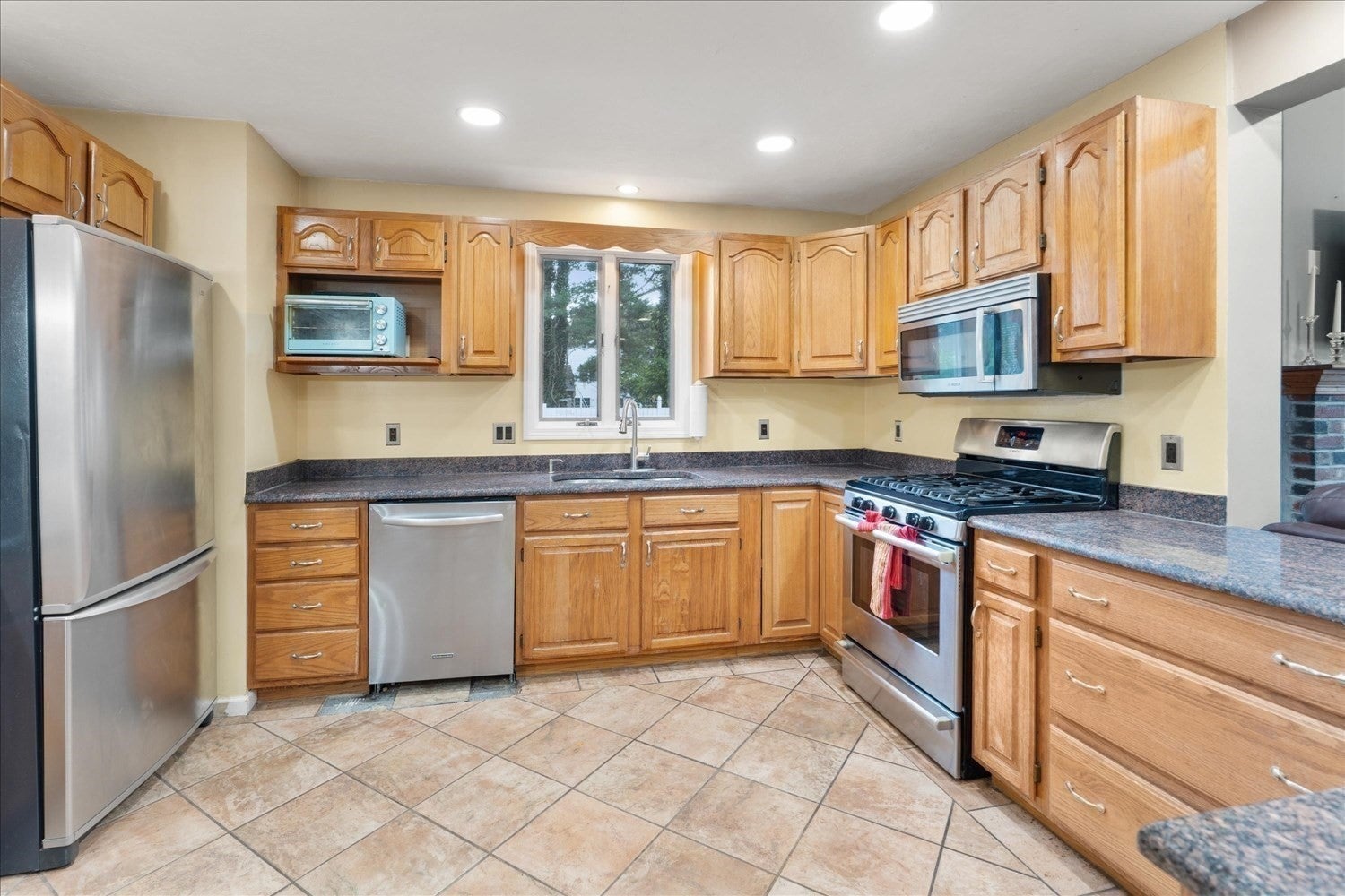 15 Crossman Ave, Attleboro, MA, 15 Crossman Ave, Attleboro, MA Photo #10