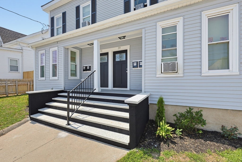 39-41 Bridges St