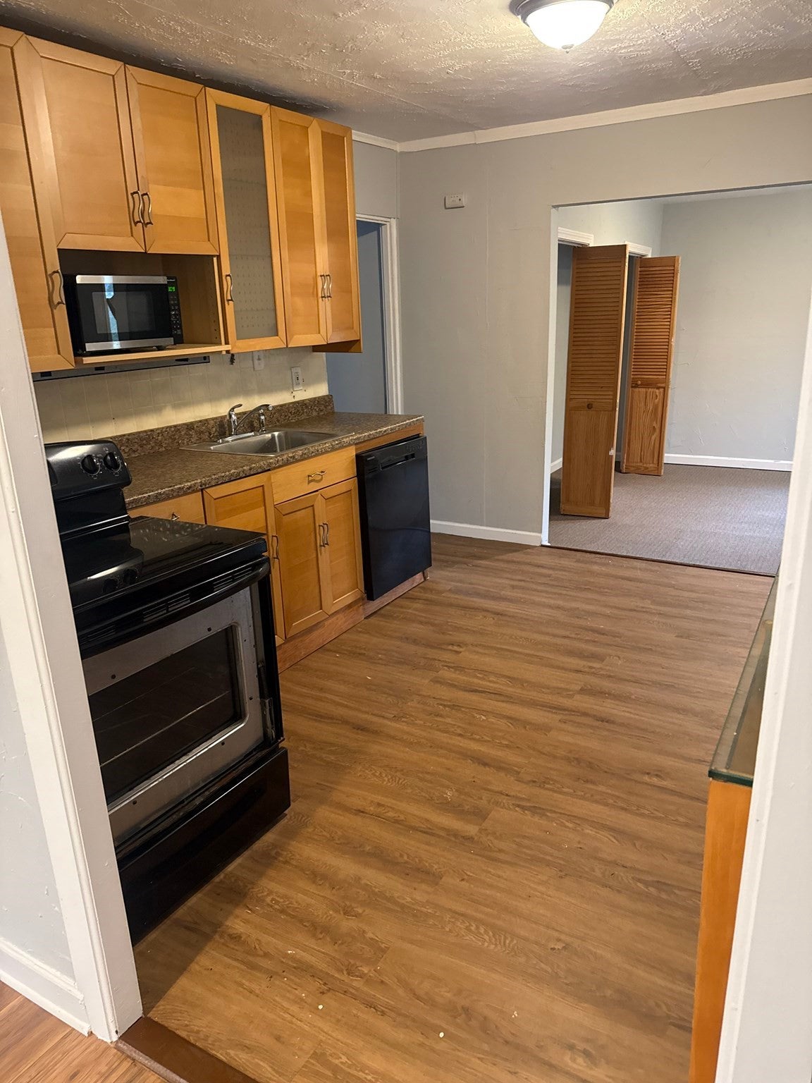 81 Weymouth St, Holbrook, MA Photo #4