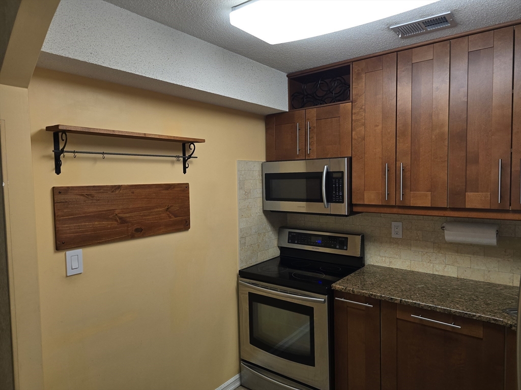 555 Russell St J-65