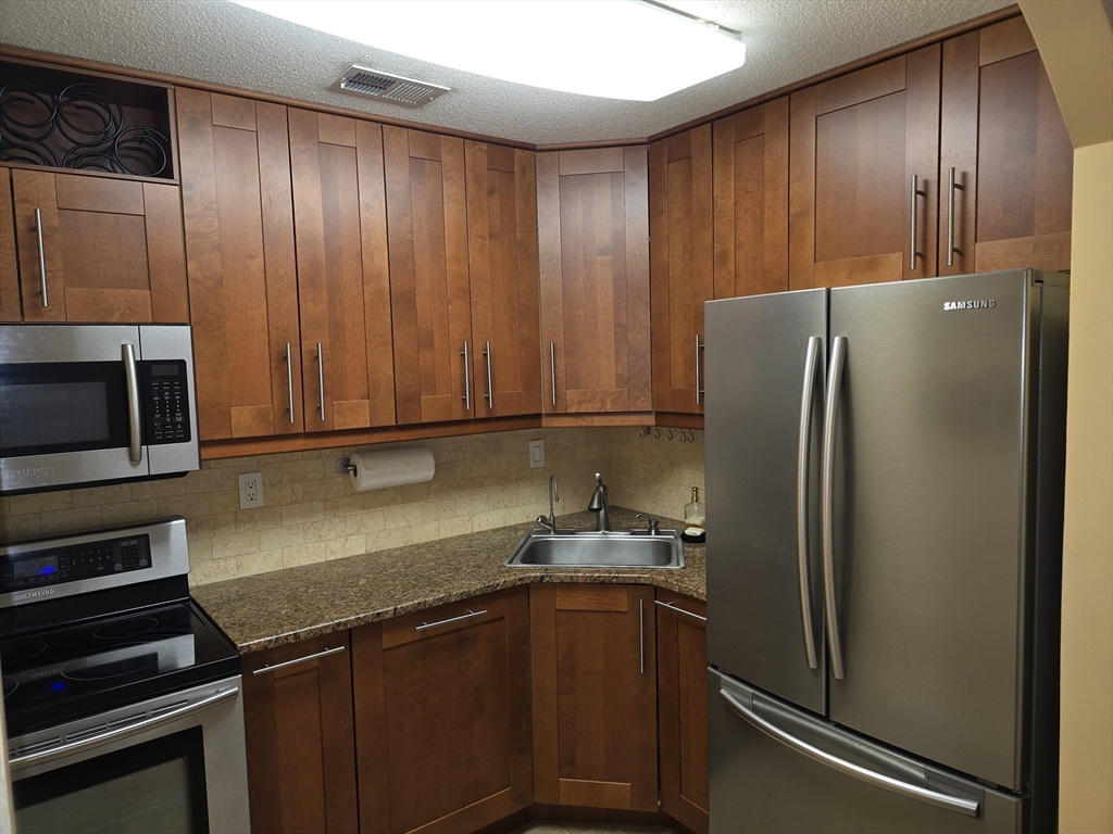 555 Russell St J-65