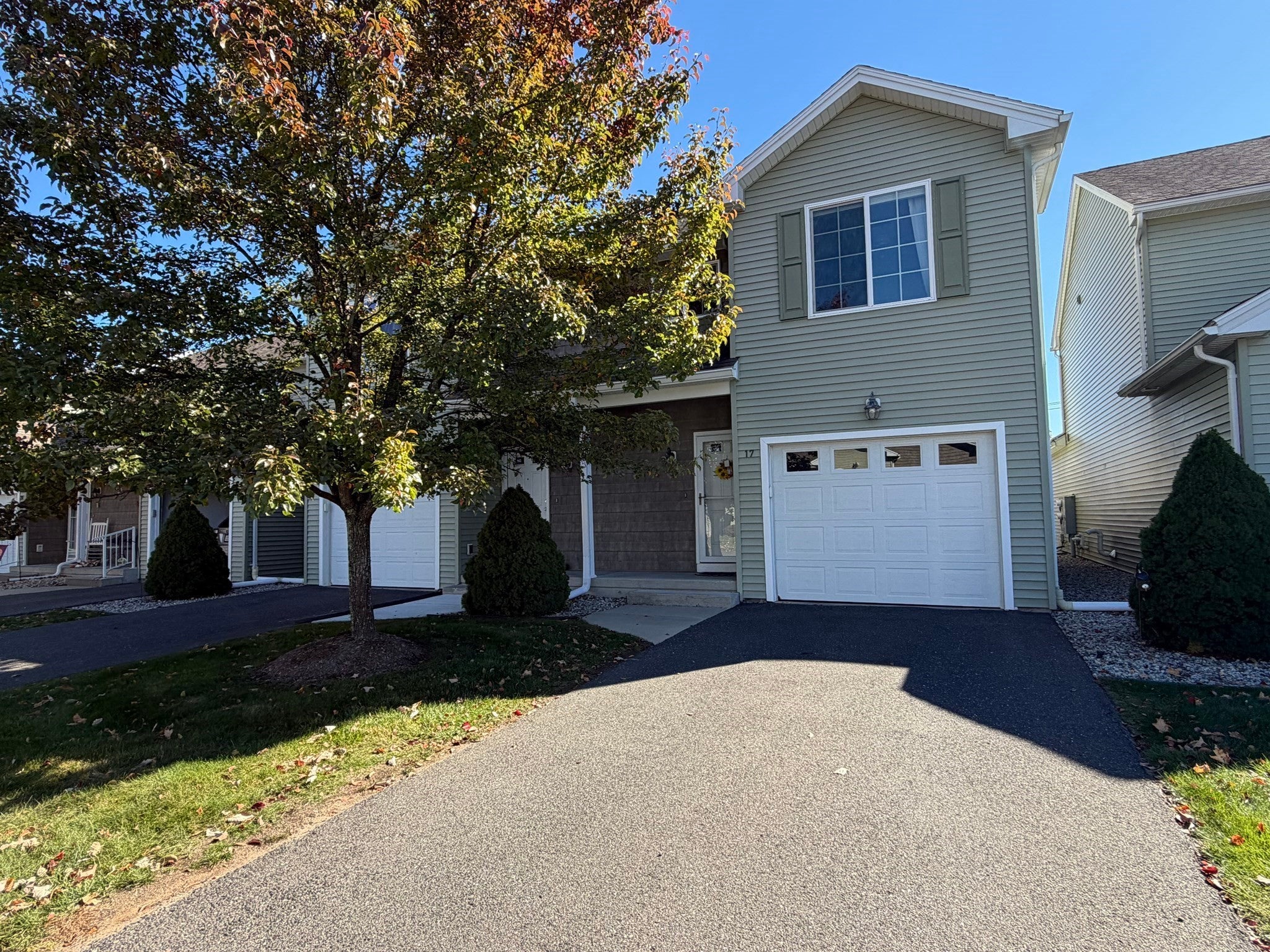 Photo of 353 Fuller St, Ludlow, MA